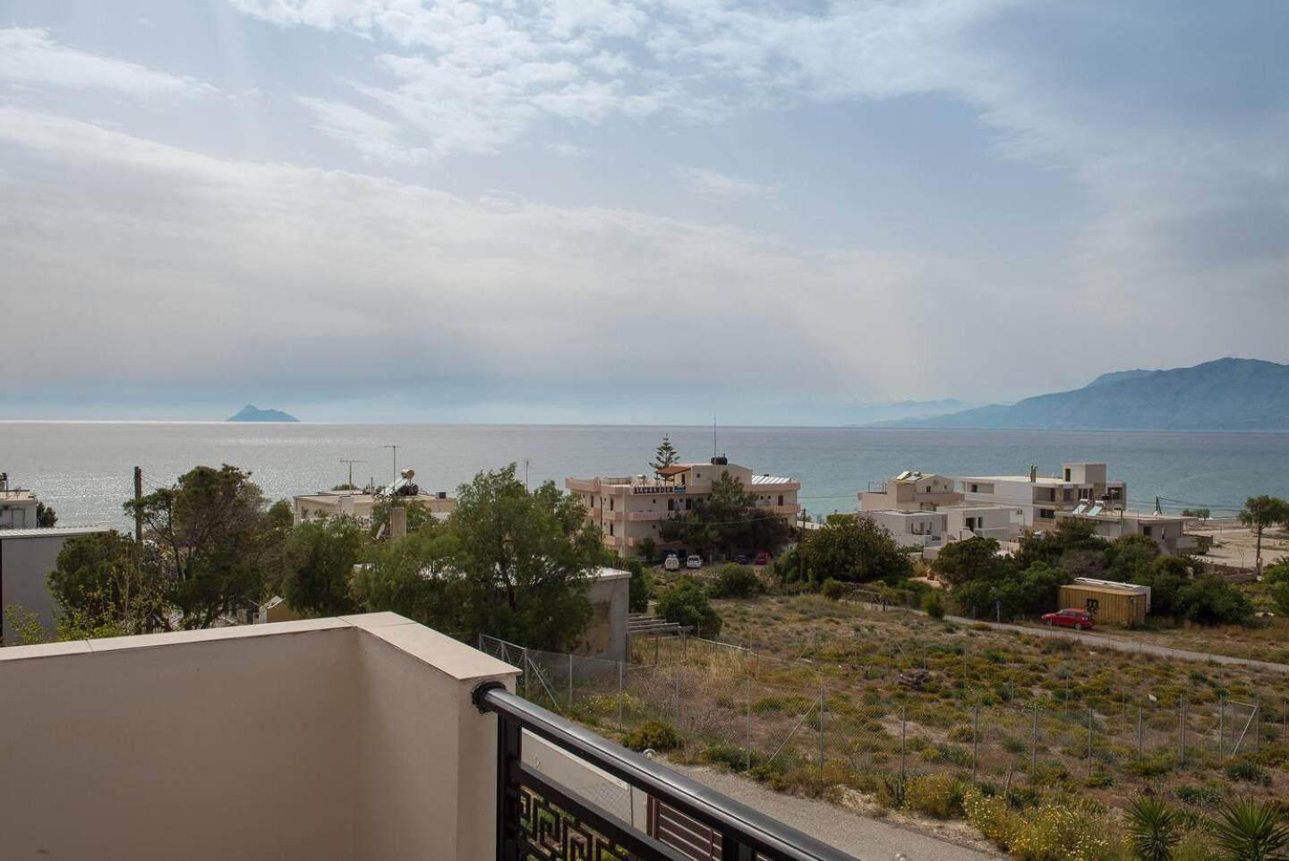 Sofia Apartment, With Sea & Mountain View Kalamaki (Heraklion) Exterior foto